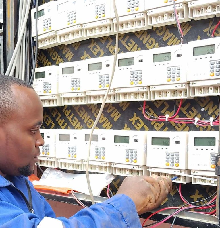 معدات اختبار العداد الكهربائي للتردد 50 هرتز مع بروتوكول STS القياسي لاختبار دائم وطويل الأمد