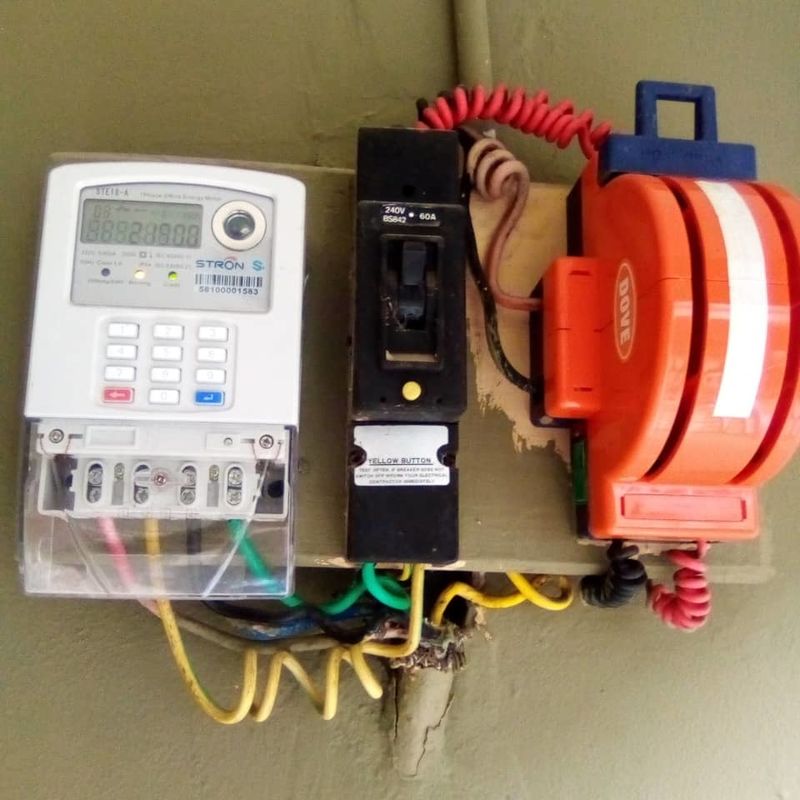 معدات اختبار العداد الكهربائي للتردد 50 هرتز مع بروتوكول STS القياسي لاختبار دائم وطويل الأمد