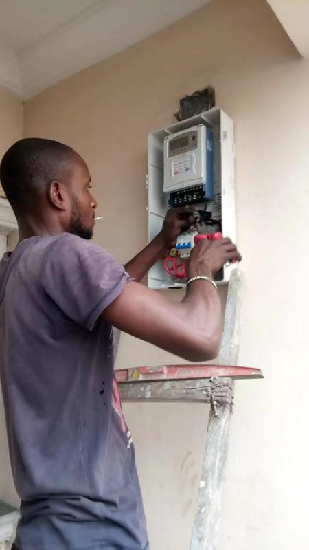 معدات اختبار العداد الكهربائي للتردد 50 هرتز مع بروتوكول STS القياسي لاختبار دائم وطويل الأمد